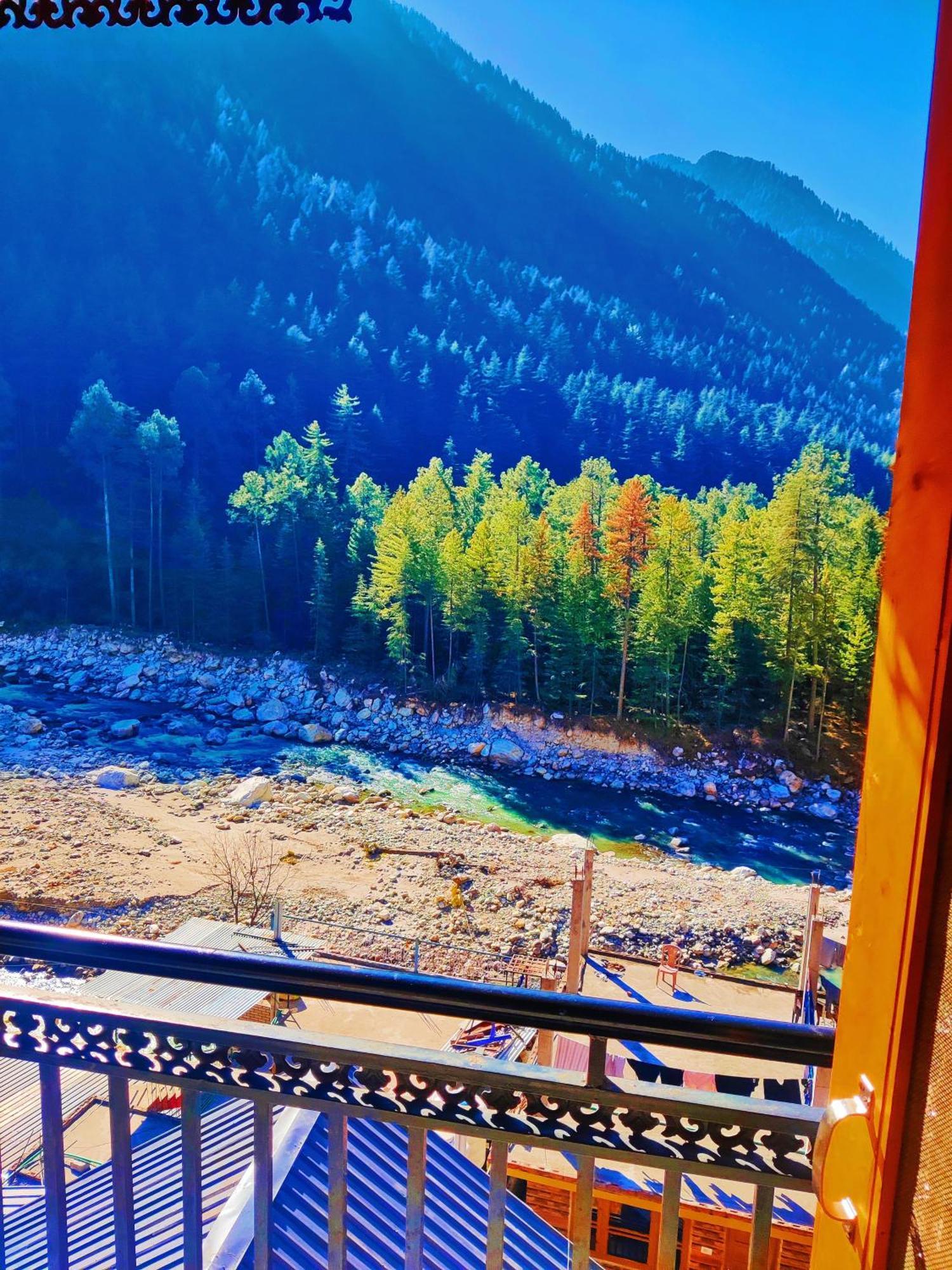 Chalo Chhalal Hotel & Cafe Kasol Dış mekan fotoğraf