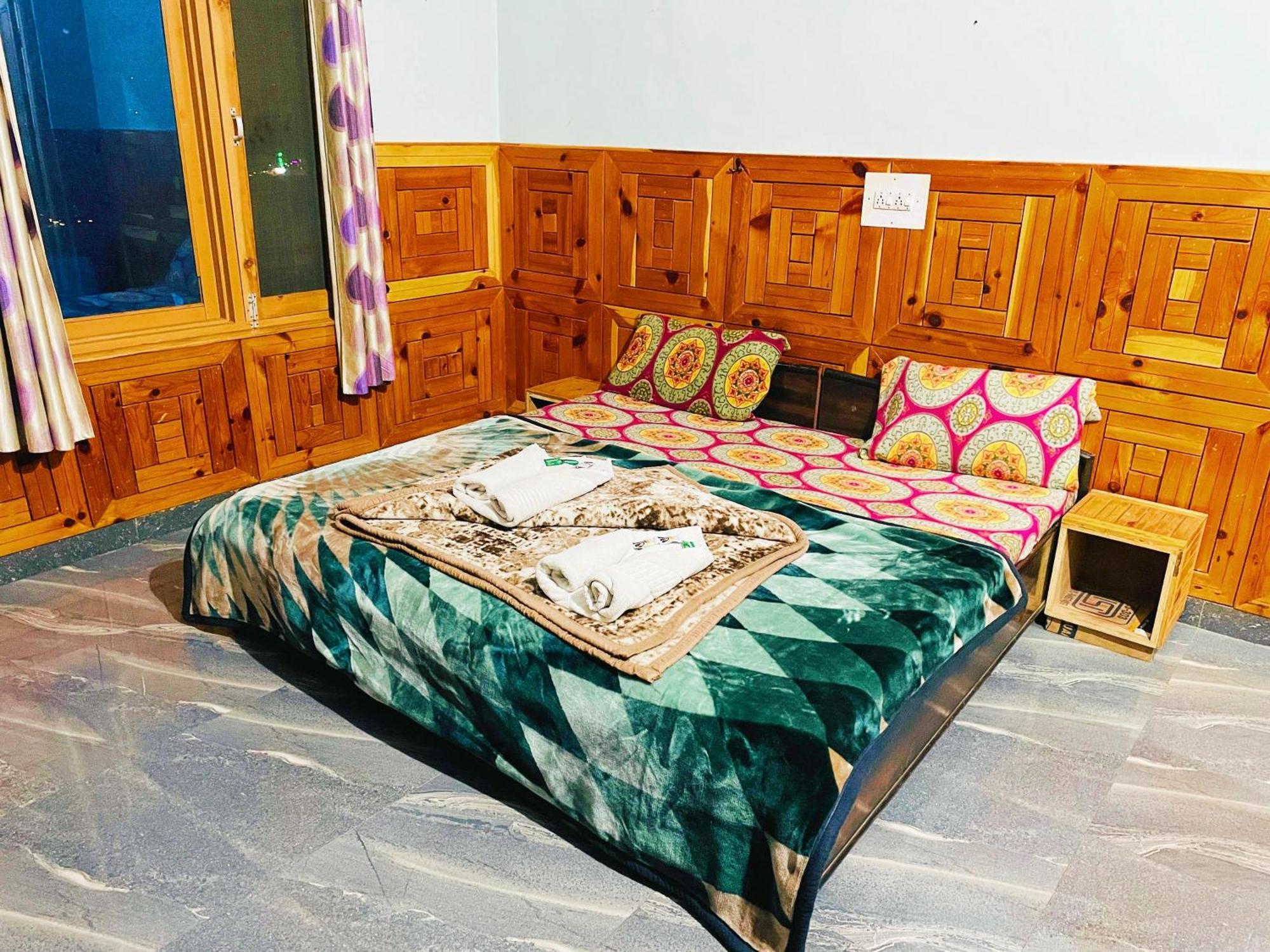 Chalo Chhalal Hotel & Cafe Kasol Dış mekan fotoğraf