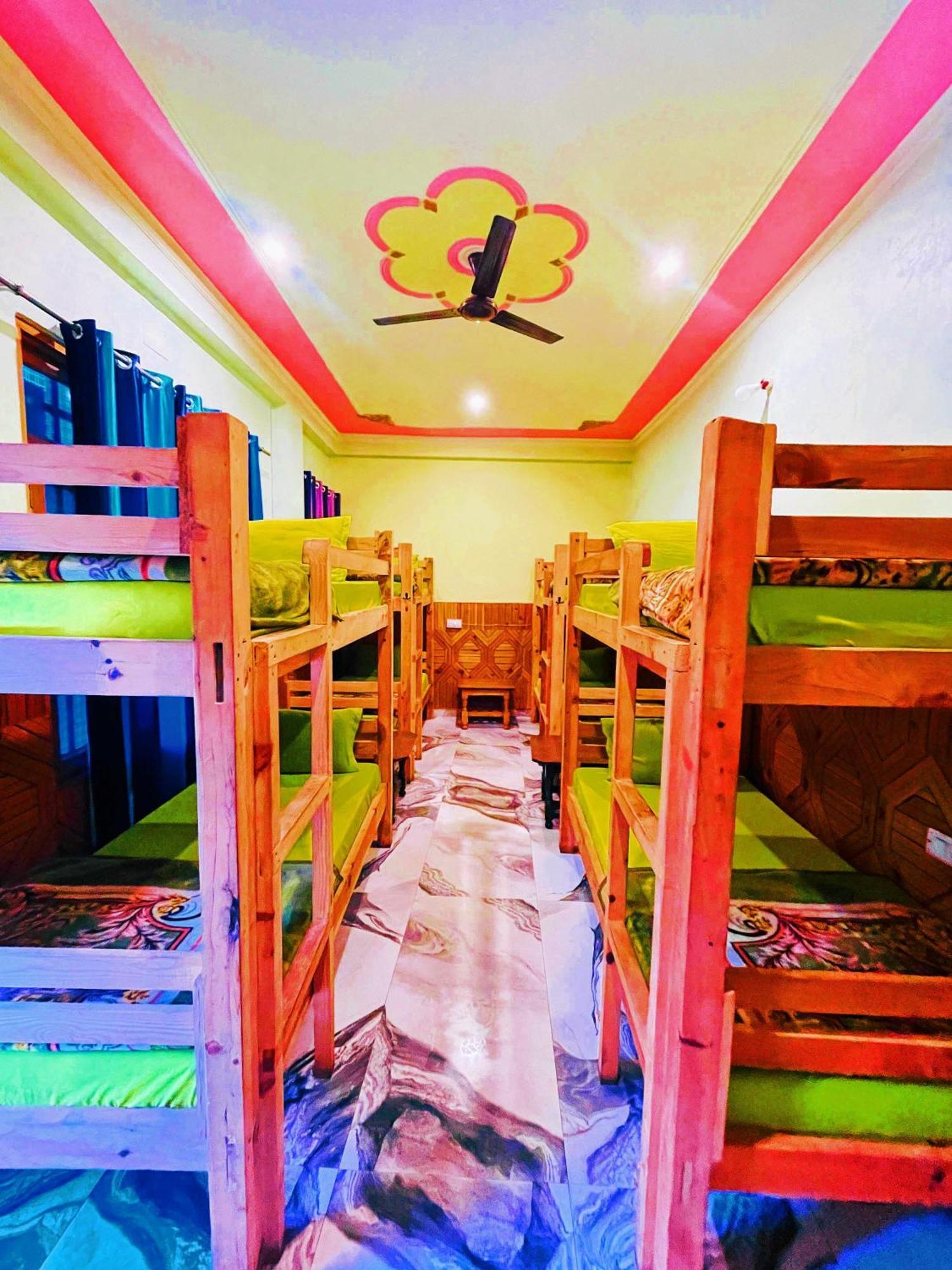 Chalo Chhalal Hotel & Cafe Kasol Dış mekan fotoğraf