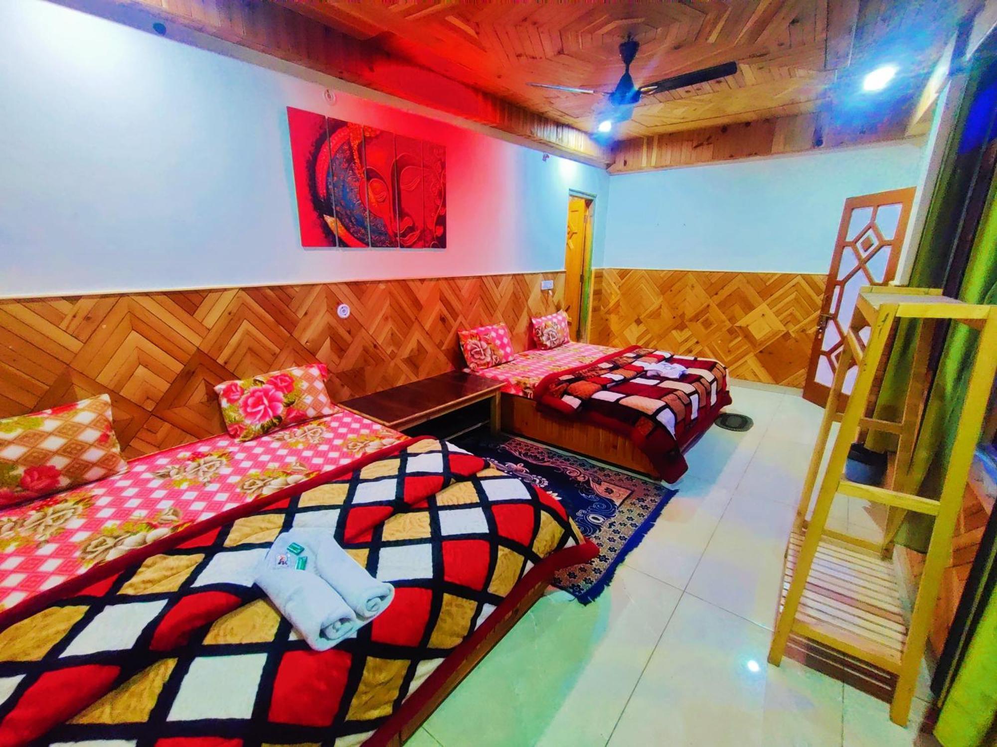 Chalo Chhalal Hotel & Cafe Kasol Dış mekan fotoğraf